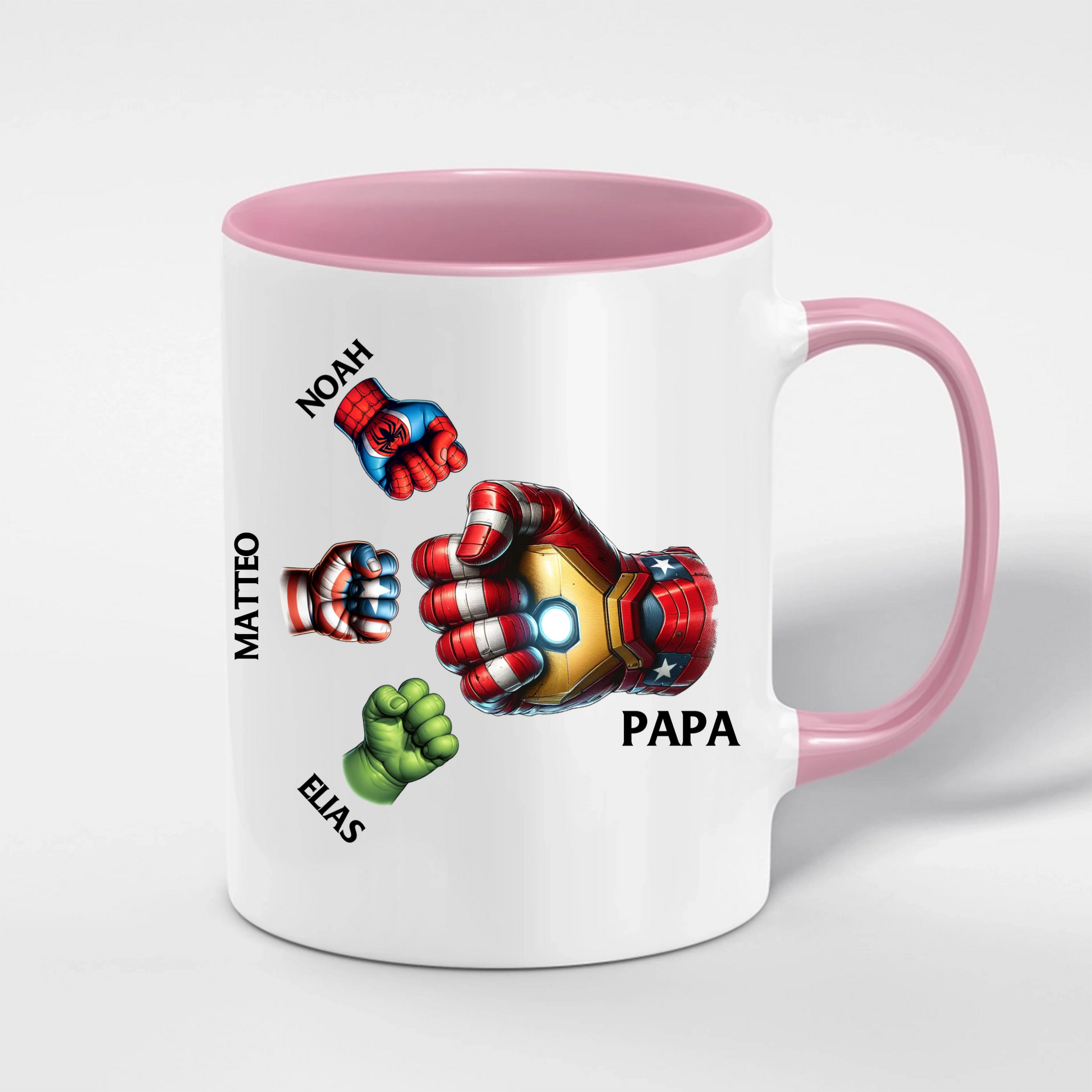 Papa Superhelden Tasse – Lifestyle Aufnahme der Kaffeetasse für Papa