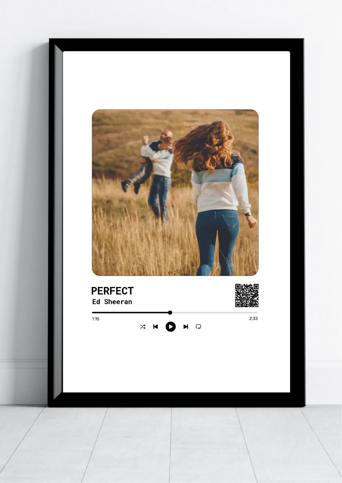 Song-Poster personalisiert – schräge Seitenansicht im Rahmen