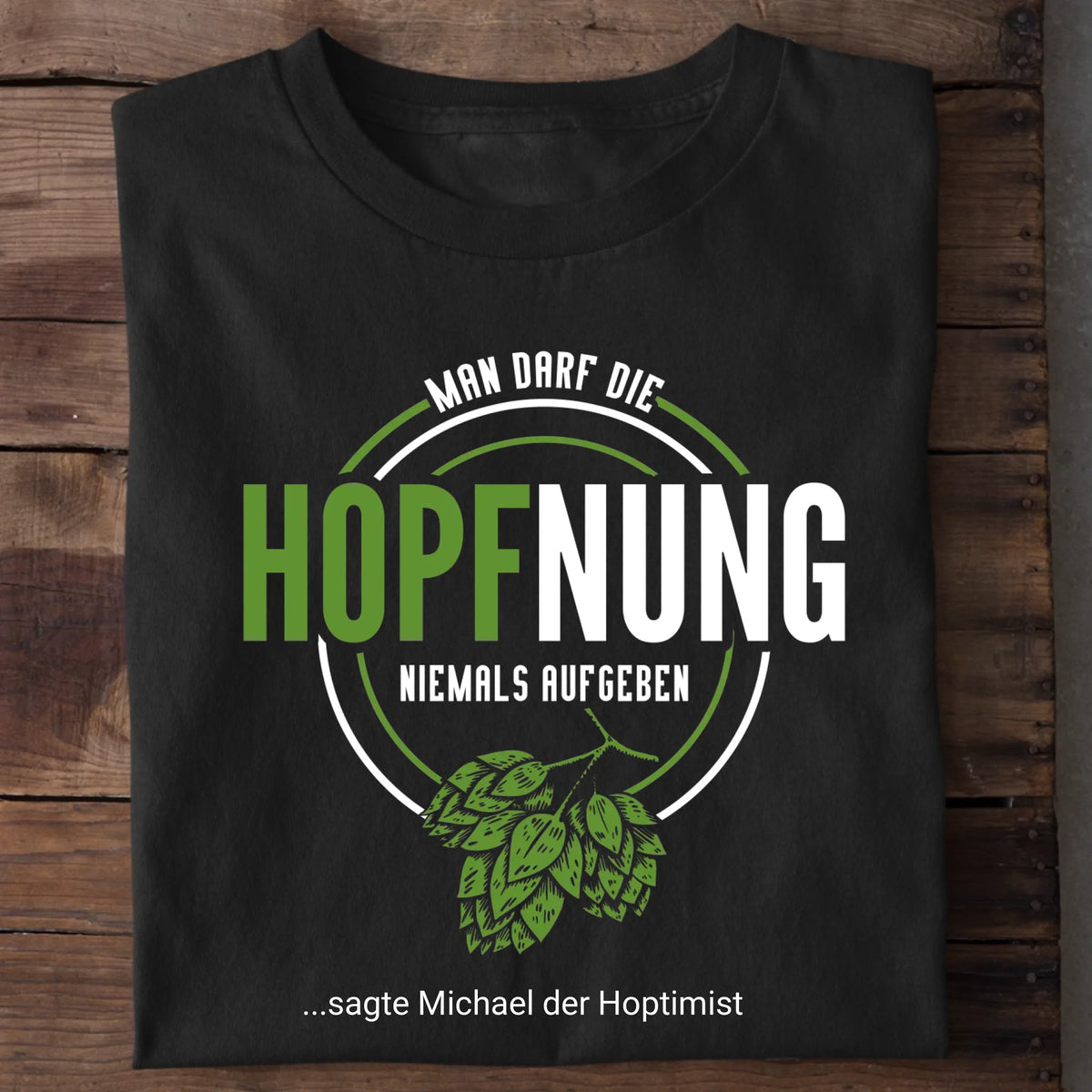 Bier T-Shirt Hopfnung personalisiert – Hopfen-Motiv mit Namen in Schwarz
