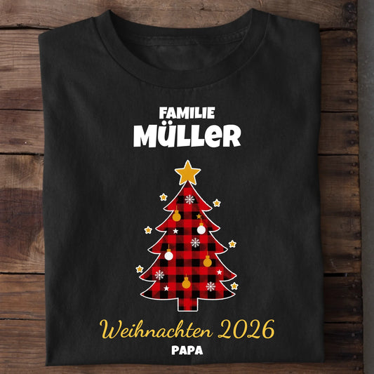 Familien-Partnerlook Weihnachten T-Shirt personalisiert – Weihnachtsbaum mit Familienname in Schwarz