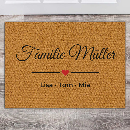 Personalisierte Fußmatte mit Familienname, Herz und Vornamen im minimalistischen Stil