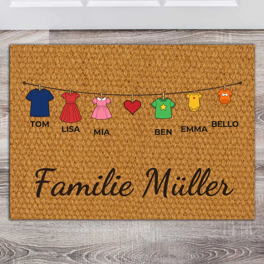 Personalisierte Wäscheleine-Fußmatte mit Kleidungsstücken, Herz und Familienname
