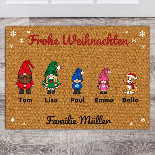 Personalisierte Weihnachtsfußmatte mit Wichtel-Familie und Namen vor der Haustür
