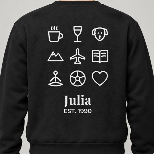 Personalisierter Pullover mit Icons, Name und EST. Jahr – Rückendruck, Schwarz, getragen