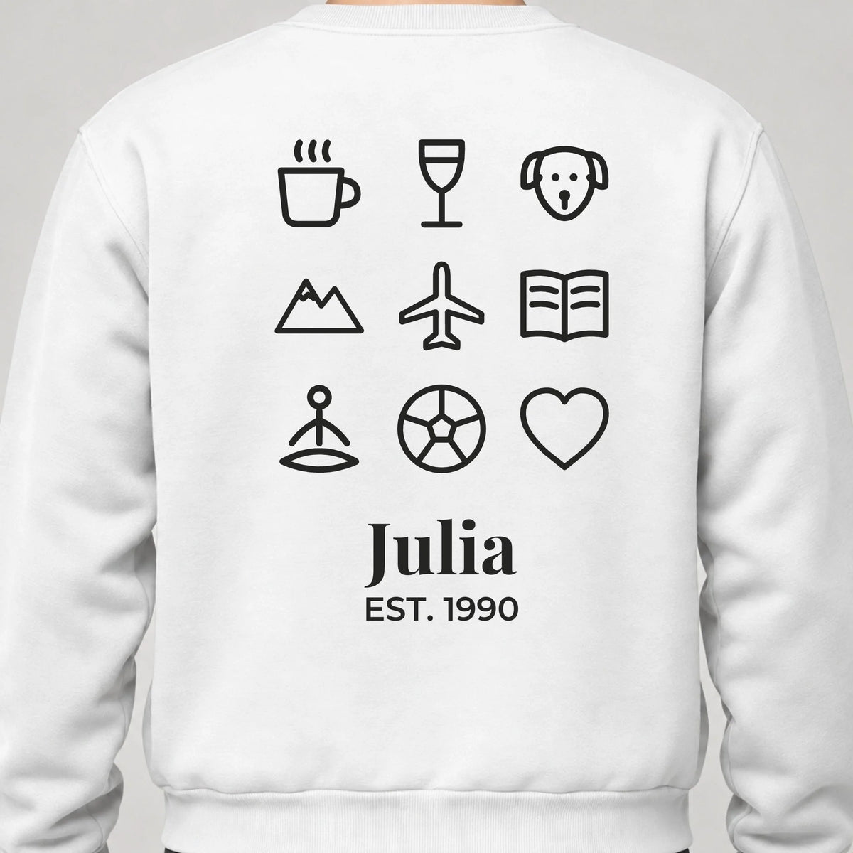 Personalisierter Pullover mit Icons, Name und EST. Jahr – Rückendruck, Weiß, getragen