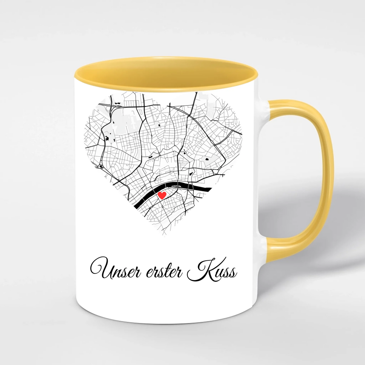 Unser erster Kuss Tasse personalisiert – Innenfarbe Gelb