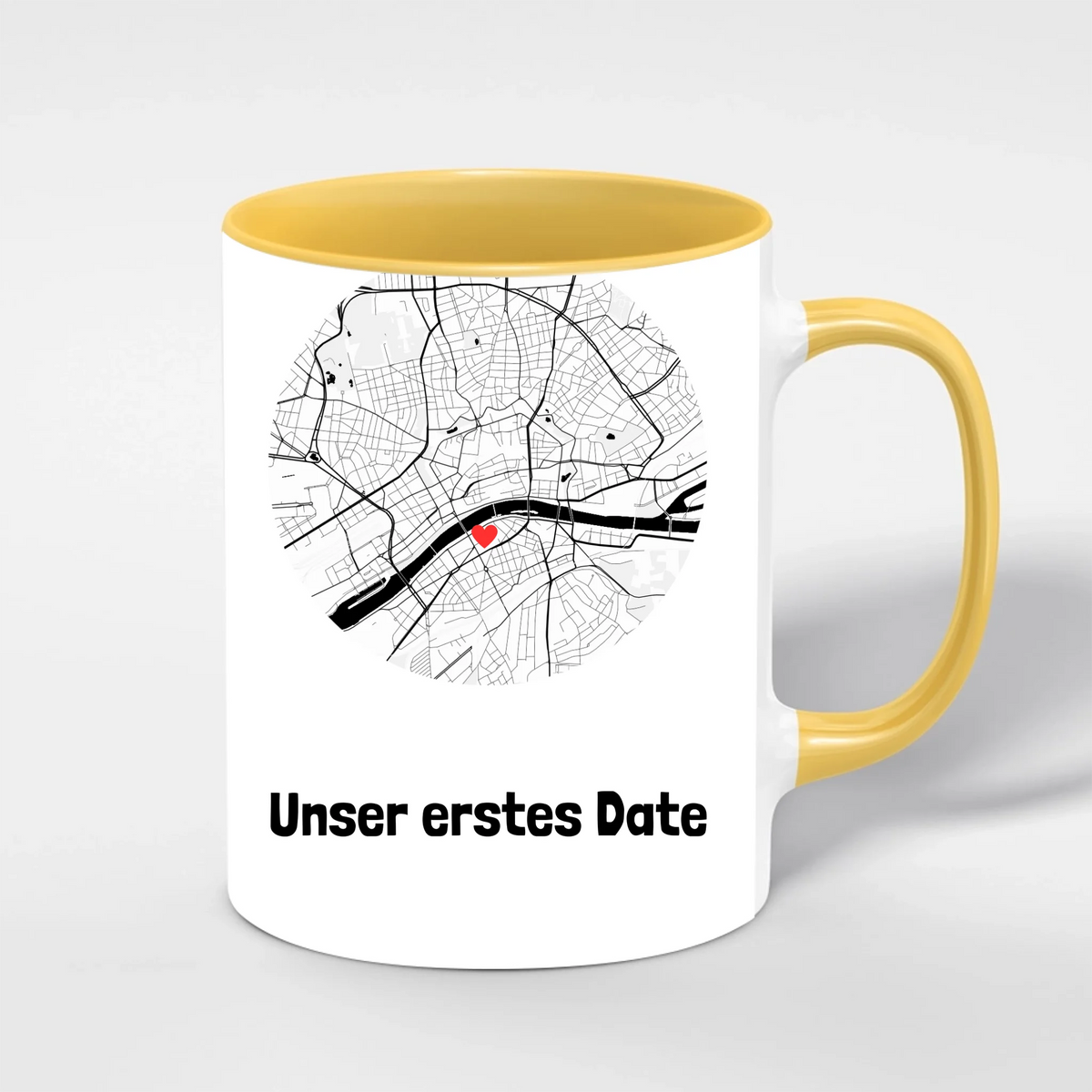 Unser erstes Date Tasse personalisiert – Innenfarbe Gelb