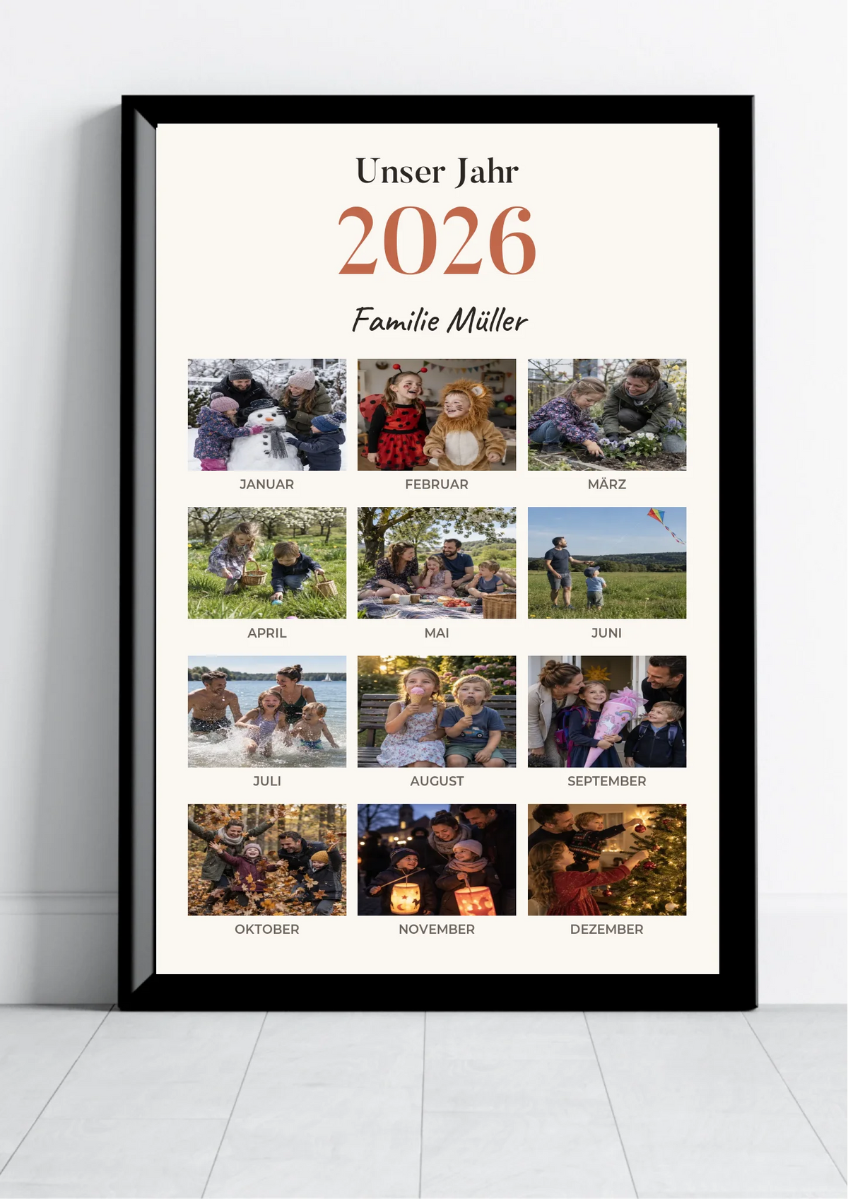 Unser Jahr 2026 Poster personalisiert – Fotocollage mit 12 Monatsfotos und Familienname