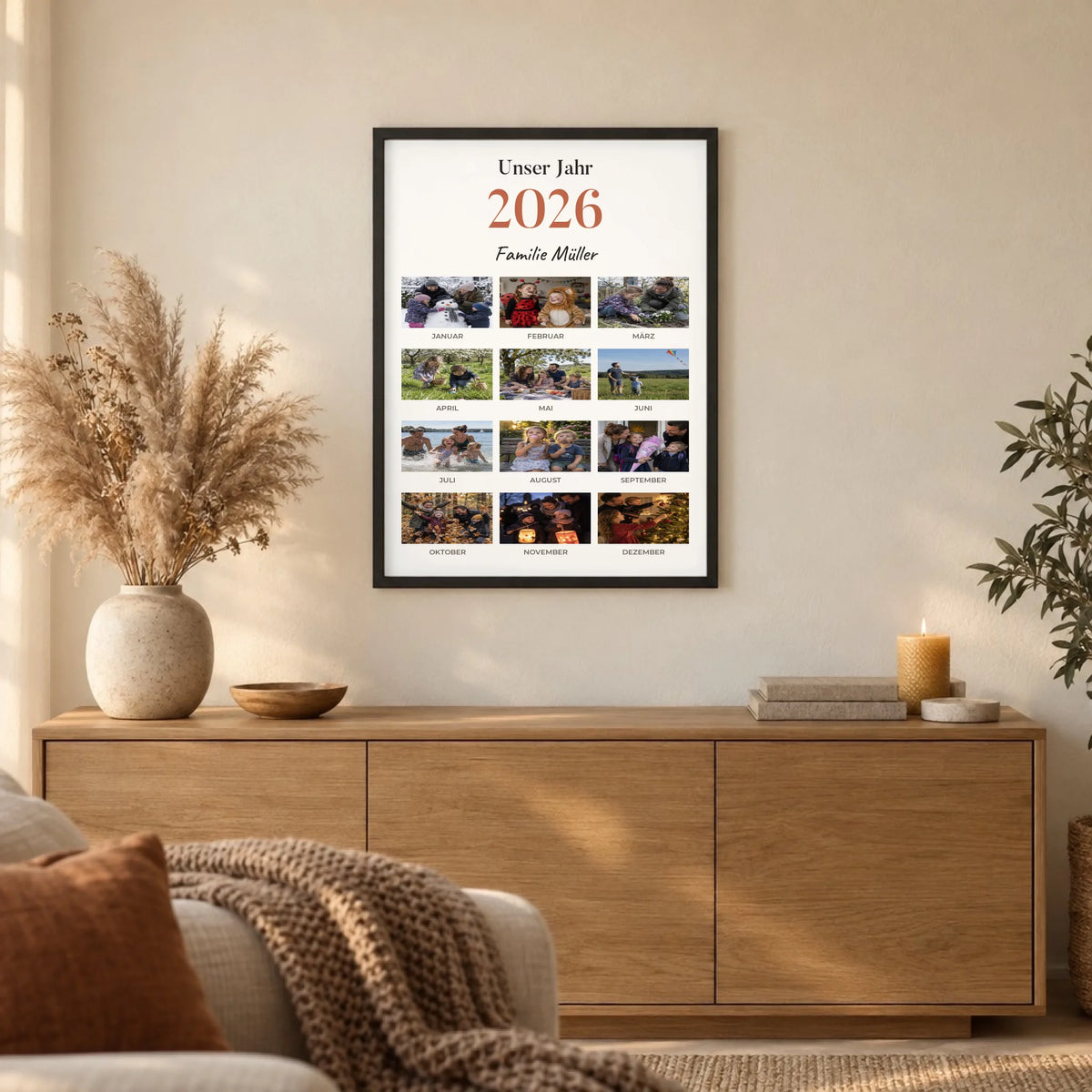 Gerahmtes Jahresrückblick-Poster Unser Jahr 2026 im Wohnzimmer