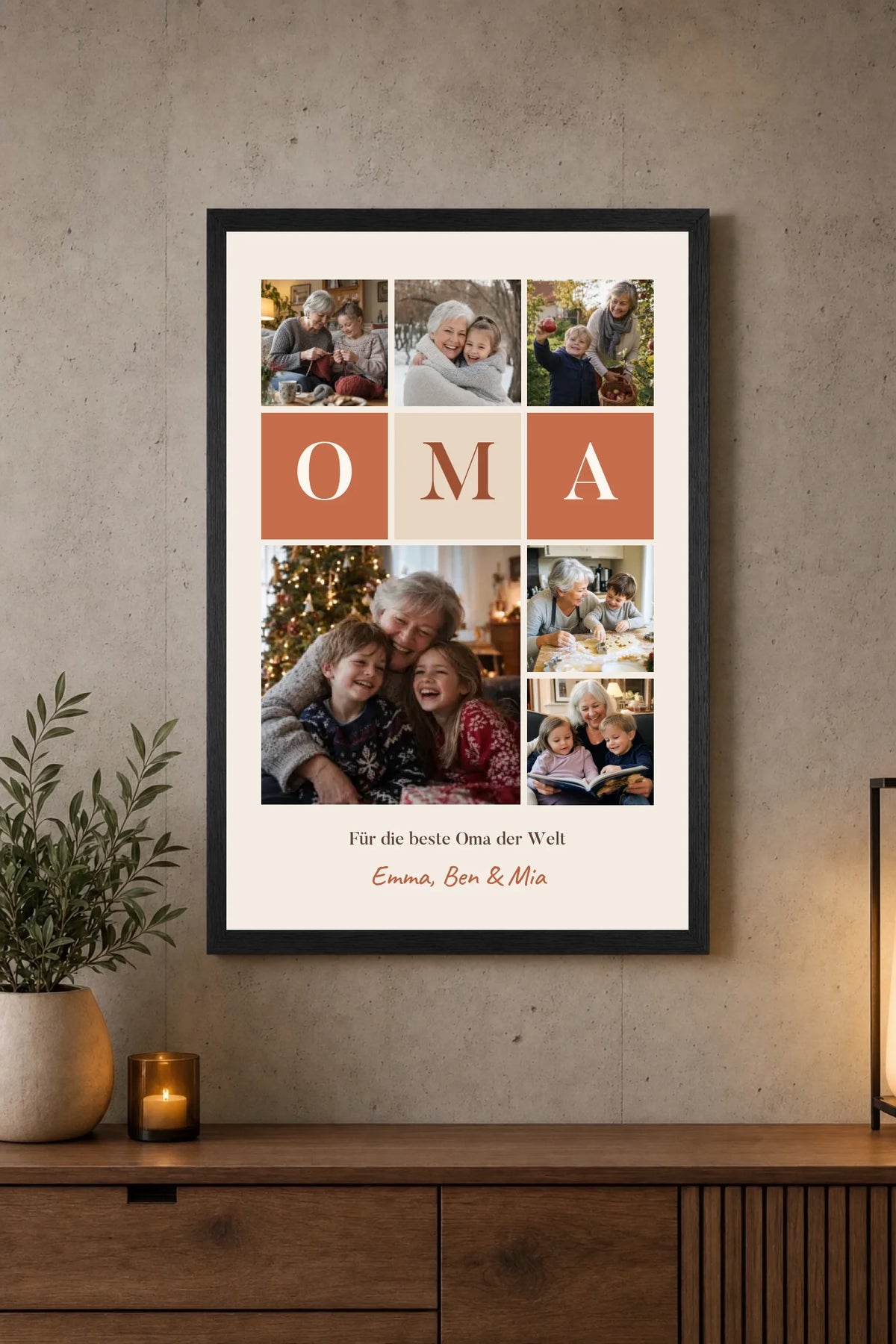 Fotocollage Poster Oma mit 6 Fotos, Buchstaben-Kacheln und Namen an der Wand über dem Sideboard