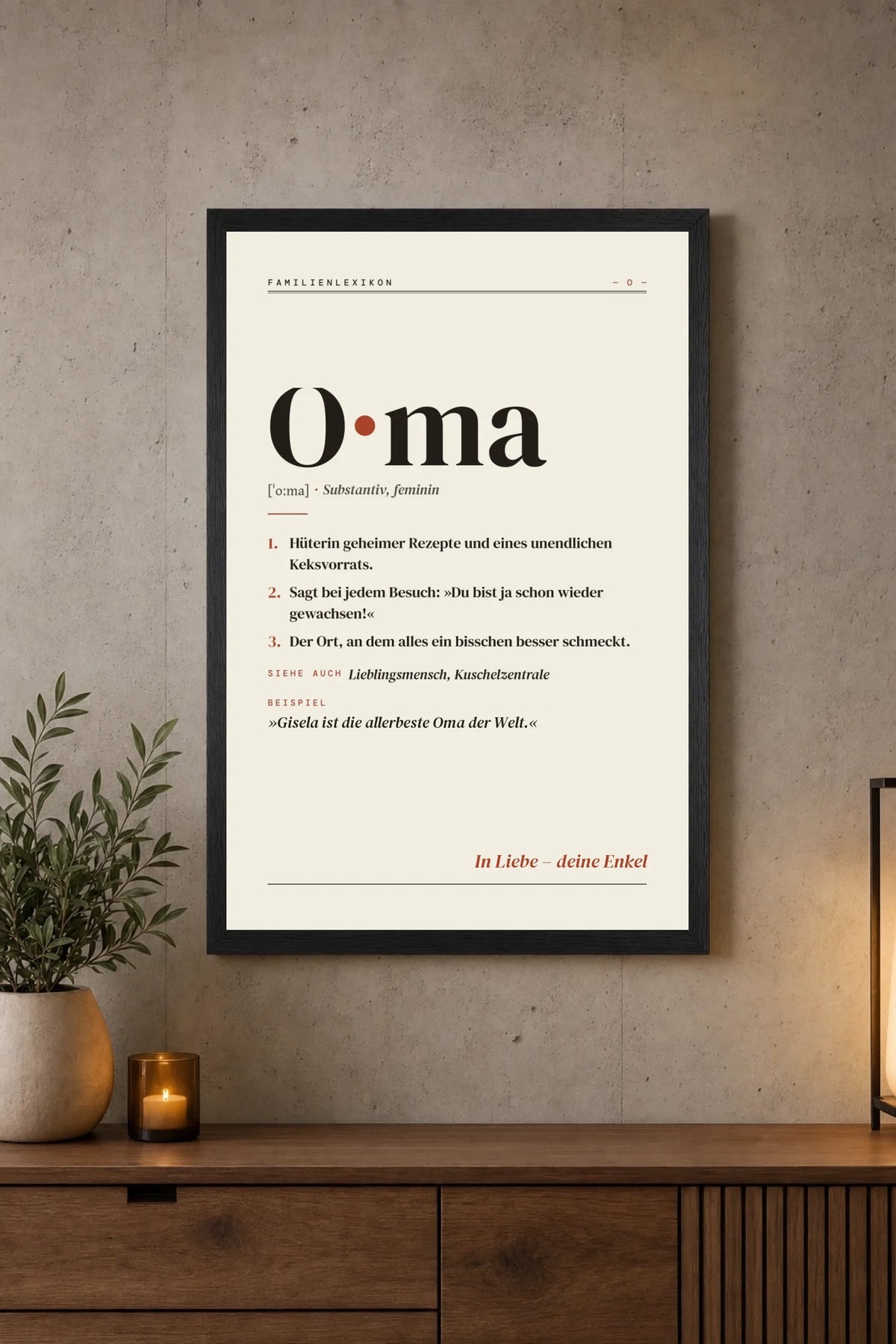 Oma Definition Poster an der Wand über dem Sideboard