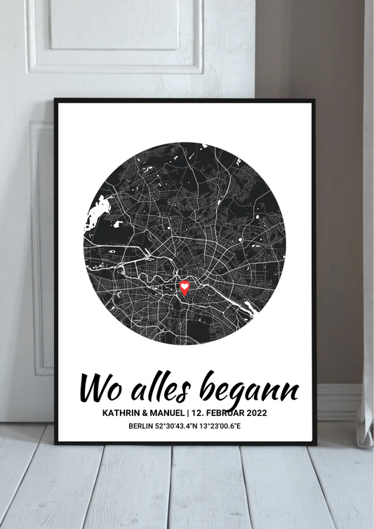 Wo alles begann Poster personalisiert – runde dunkle Stadtkarte mit Herz-Markierung, im schwarzen Rahmen angelehnt