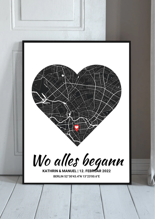Wo alles begann Poster personalisiert – dunkle Stadtkarte in Herzform, im schwarzen Rahmen angelehnt