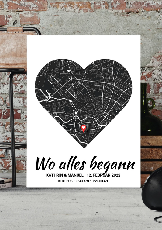 Wo alles begann Leinwand personalisiert – dunkle Stadtkarte in Herzform, vor Backsteinwand