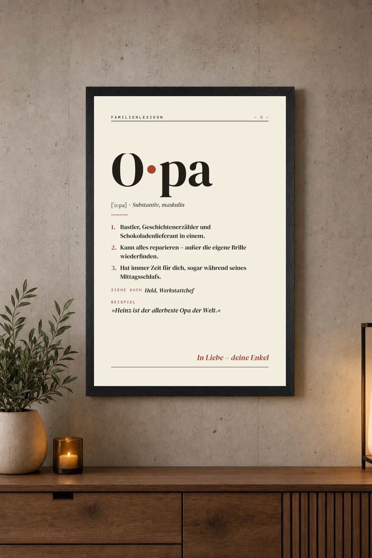 Opa Definition Poster an der Wand über dem Sideboard