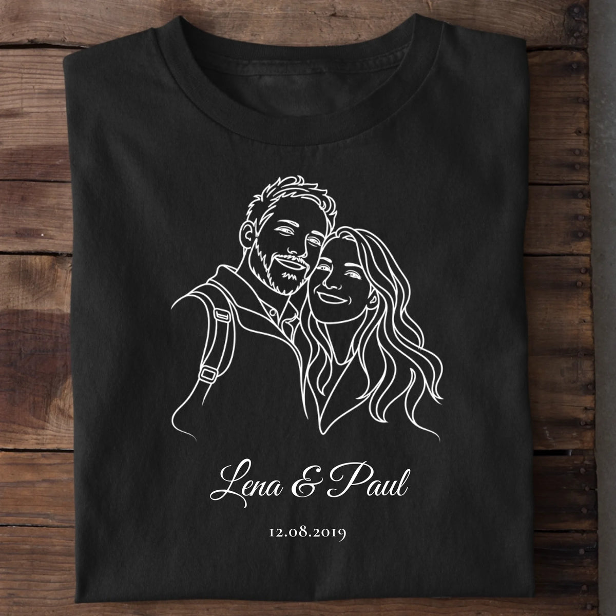 Paar T-Shirt Strichzeichnung personalisiert – Line-Art in Weiß auf schwarzem Shirt