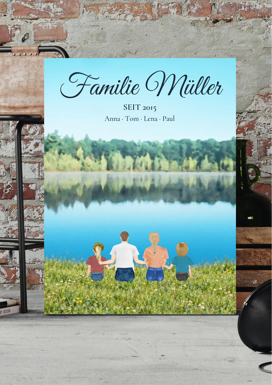 Personalisierte Leinwand Familie am See – Familie von hinten mit Namen an der Ziegelwand