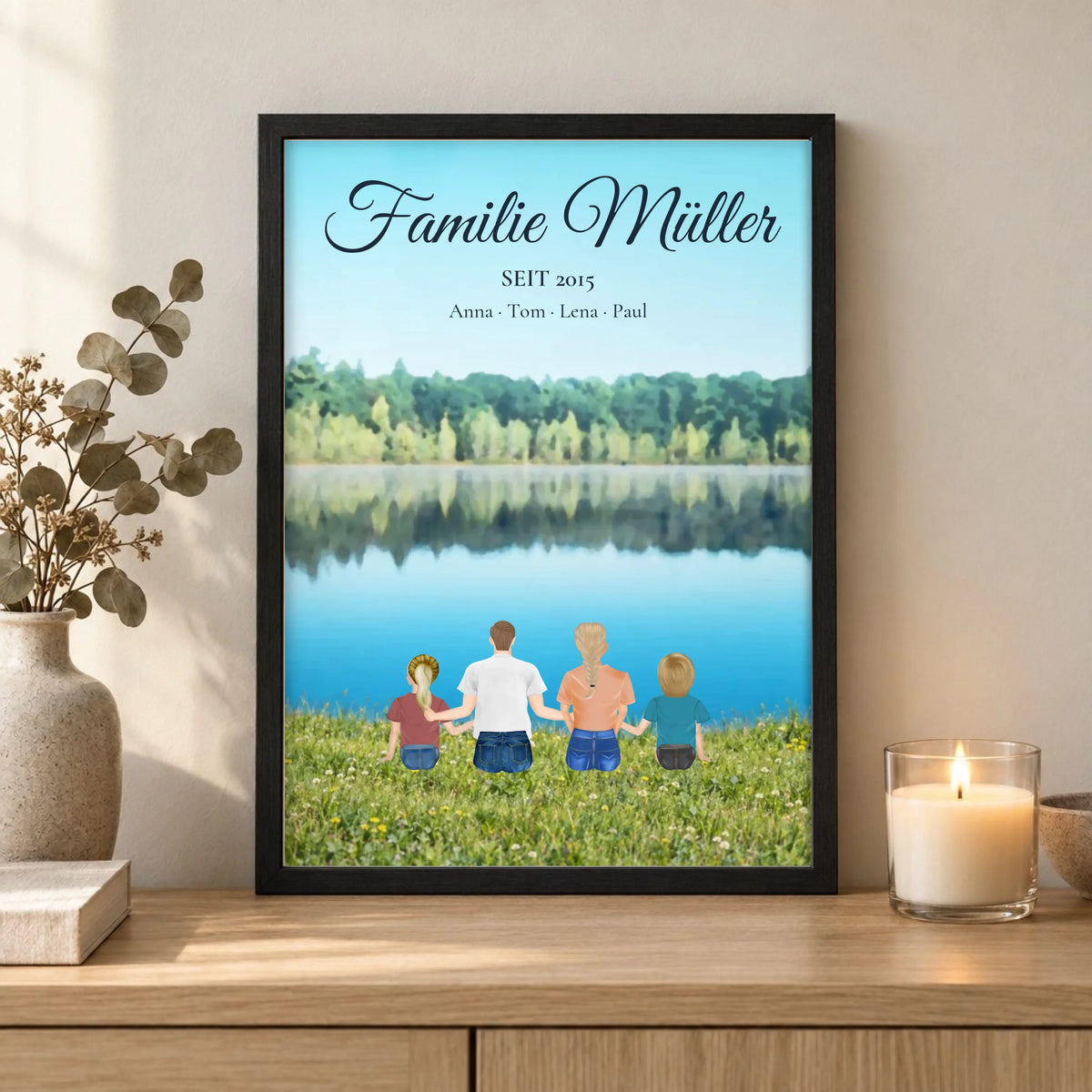 Familie von hinten Poster im schwarzen Holzrahmen auf dem Sideboard