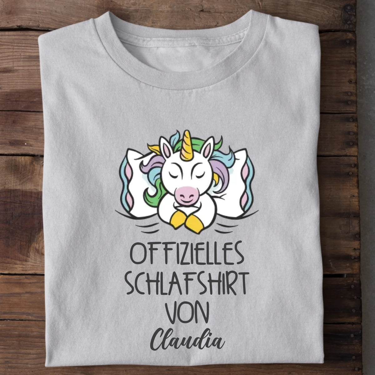 Offizielles Schlafshirt Einhorn – Lifestyle Foto personalisiertes Schlafshirt