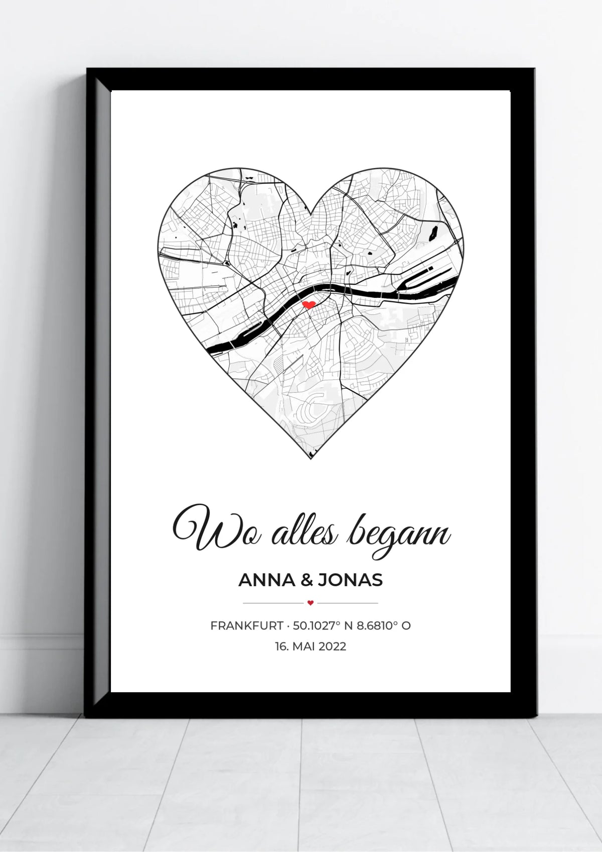 Wo alles begann Poster personalisiert – schräge Seitenansicht im schwarzen Rahmen