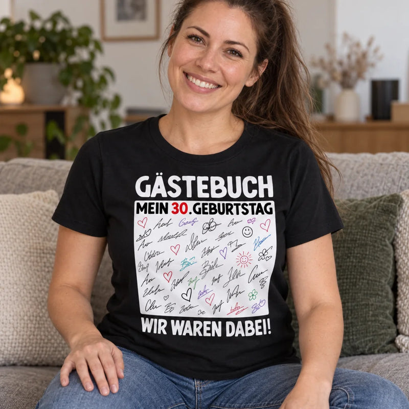 Gästebuch-T-Shirt voller Unterschriften nach der Geburtstagsparty
